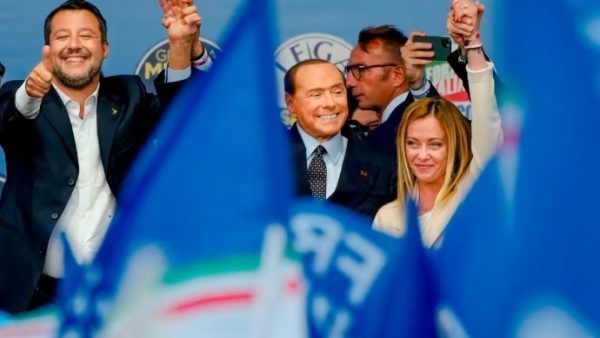 Ιταλία: Συνάντηση Μελόνι με Μπερλουσκόνι – Πόσα υπουργεία θα πάρει το «Φόρτσα Ιτάλια»
