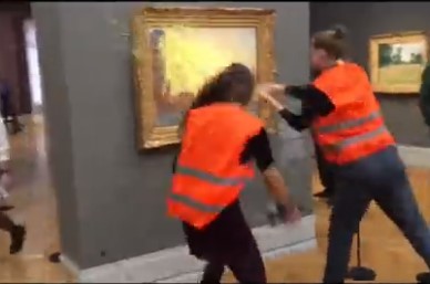 Μονέ: Ακτιβιστές πέταξαν πουρέ σε πίνακα του μεγάλου ζωγράφου στη Γερμανία