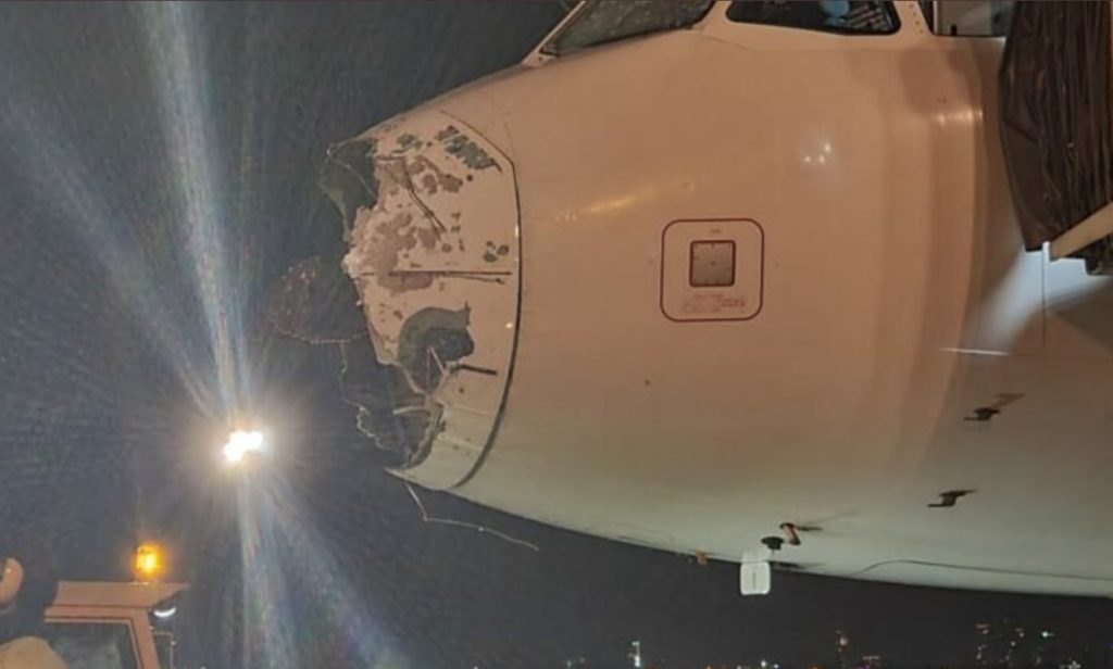 Αεροπλάνο στη Παραγουάη: Εφιάλτης στον αέρα – Διαλύθηκε το ρύγχος του σκάφους εν μέσω καταιγίδας