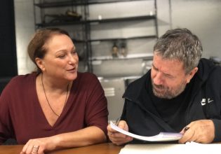 Ο Σπύρος Παπαδόπουλος και η Ρένια Λουϊζίδου «βγάζουν τα άπλυτά τους στη φόρα» στο Θέατρο ΚΑΠΠΑ