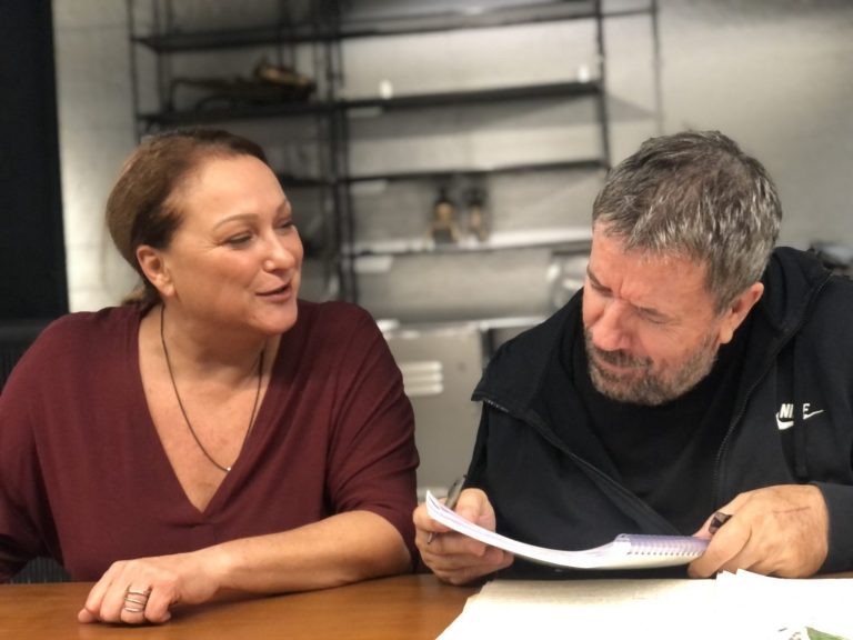 Ο Σπύρος Παπαδόπουλος και η Ρένια Λουϊζίδου «βγάζουν τα άπλυτά τους στη φόρα» στο Θέατρο ΚΑΠΠΑ