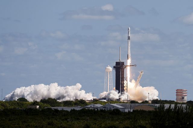 Εκτοξεύτηκε με επιτυχία ο πύραυλος της SpaceX προς τον ISS
