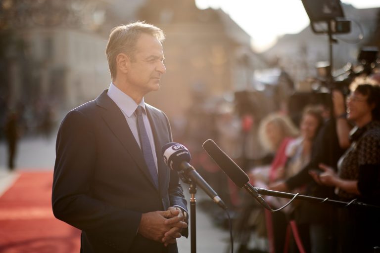 Μητσοτάκης: Διπλό μήνυμα στον Ερντογάν από την Πράγα – Διάλογος εφόσον σταματήσουν οι προκλήσεις