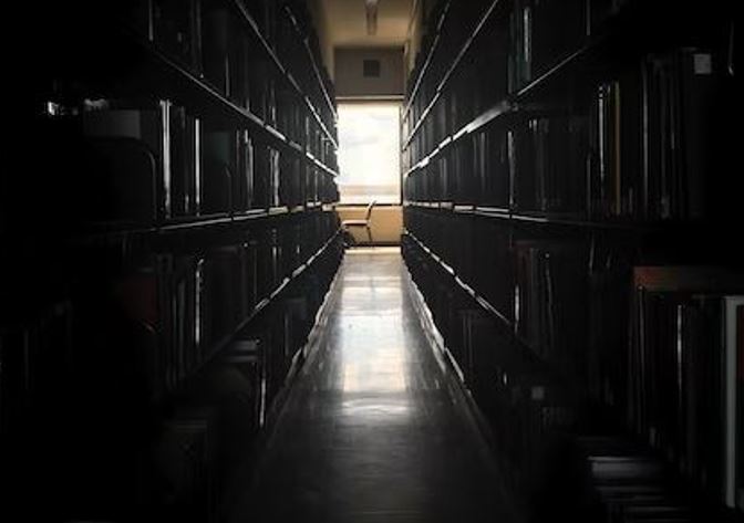 ΗΠΑ: Επιστροφή στο «Μεσαίωνα» με αφετηρία τα θρανία