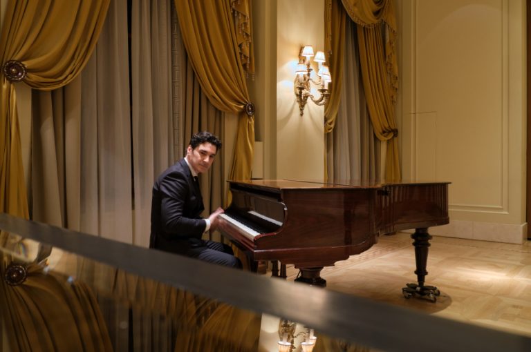 Χριστόφορος Παπακαλιάτης και Μαρία Καβογιάννη μιλούν για το «Maestro»