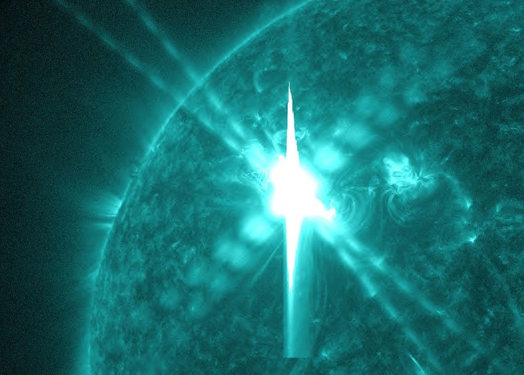 X_Class_Solar_Flare_Sends_‘Shockwaves’_on_The_Sun_(6819094556)