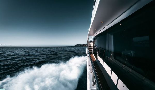 Σούπερ γιοτ, χλιδή και εργασιακή… «ναυτία»