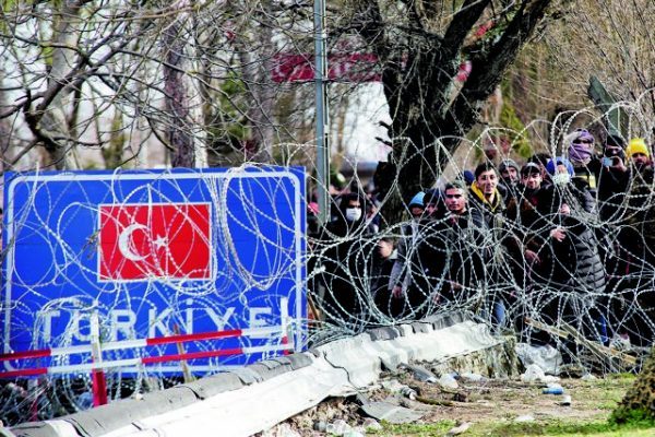 Απάντηση της Αθήνας στον Ερντογάν: «Η Τουρκία προσπαθεί να πιέσει την Ελλάδα να ανοίξει τα σύνορά της»