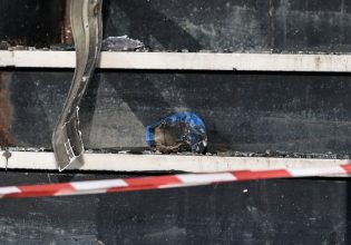 Γκαζάκια στο σπίτι του Ηλία Μίχου