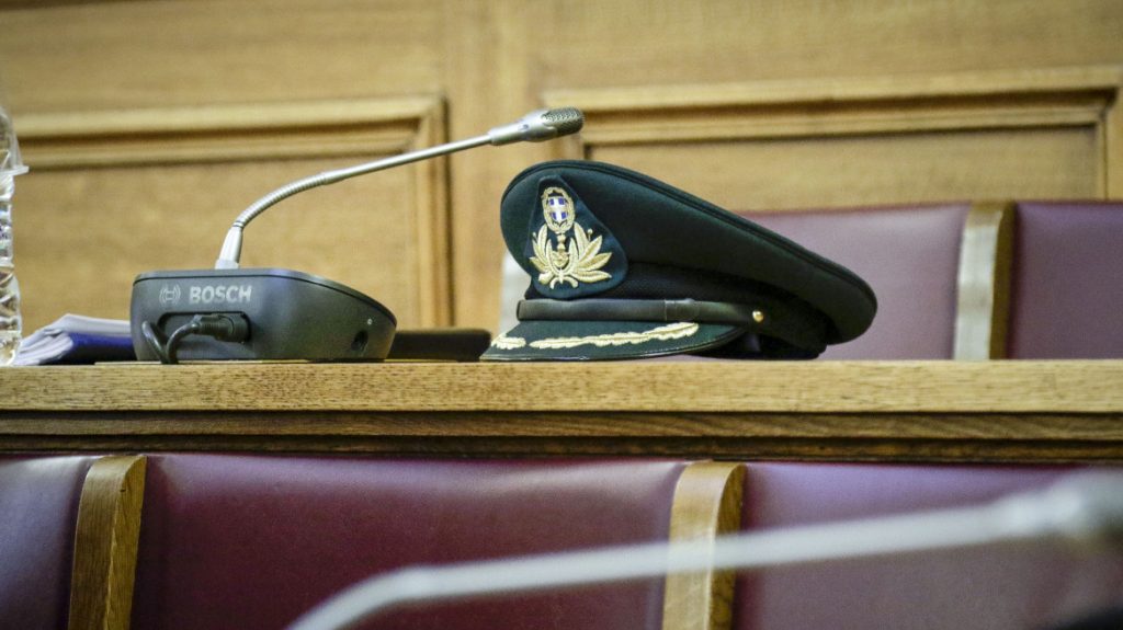 Χολαργός: Ο ταγματάρχης έδειξε γυμνές φωτογραφίες στον 15χρονο