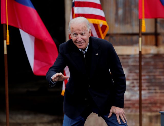 Τζο Μπάιντεν: Κάμερα κατέγραψε τα «μπινελίκια» του στη Φλόριντα [βίντεο]