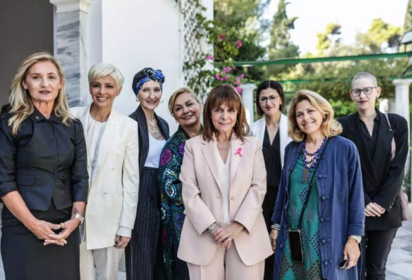 Η Κατερίνα Σακελλαροπούλου συνάντησε γυναίκες που νόσησαν από καρκίνο μαστού