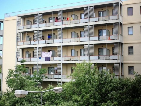 Πολυτεχνειούπολη: Συνεχίζεται ο καυγάς κυβέρνησης και ΣΥΡΙΖΑ – «Μπαλάκι» ευθυνών για τις συμμορίες στις εστίες