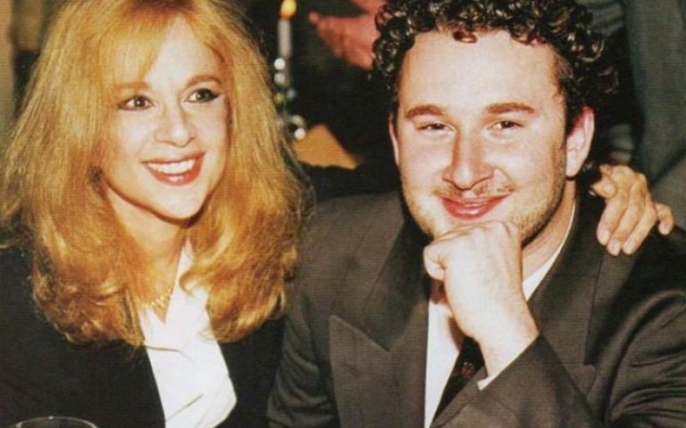 Αλίκη Βουγιουκλάκη: Η σπάνια φωτογραφία από το μαιευτήριο που γέννησε τον γιο της