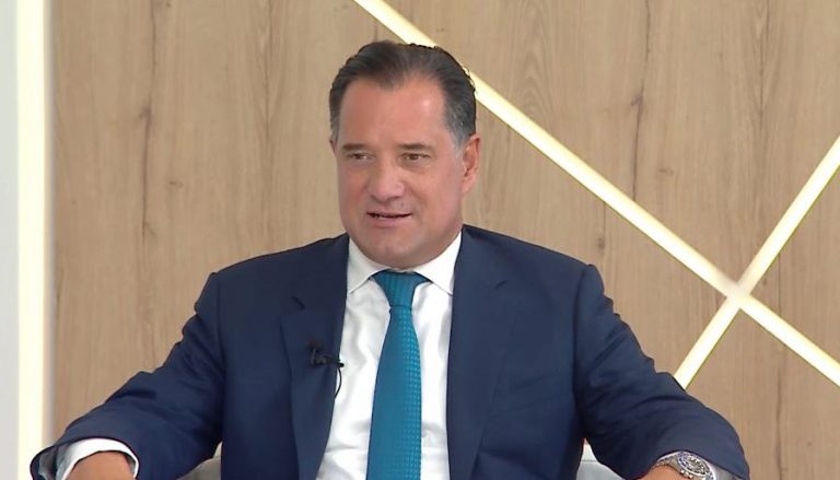 Γεωργιάδης: «Τα επιδόματα που δίνουμε είναι λεφτά που μας περισσεύουν – Δεν αγγίζουμε το… μαξιλάρι»