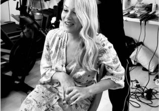 Η Κριστίνα Άπλγκεϊτ στην 1η εμφάνισή της μετά τη διάγνωση της σκλήρυνσης κατά πλάκας