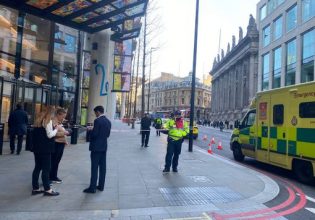 Συναγερμός στο Λονδίνο: Τρεις άνθρωποι τραυματίστηκαν σε επίθεση με μαχαίρι