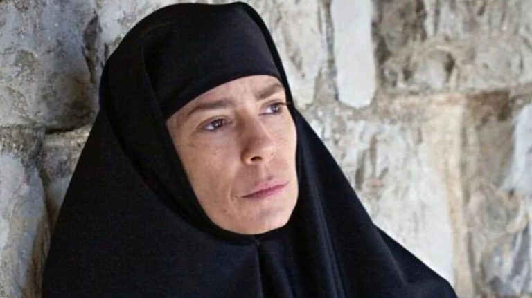 Μυρτώ Αλικάκη: «Δεν έχω μεταφυσικές ανησυχίες, δεν με χαλάει ότι θα γίνω λίπασμα»