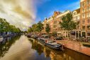 Ολλανδία: «Πόρτα» στα καφέ του Αμστερνταμ για τους «τουρίστες της κάνναβης»