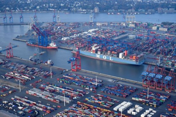 Η Κομισιόν προειδοποίησε τη Γερμανία να μην παραχωρήσει το λιμάνι του Αμβούργου στην Κίνα