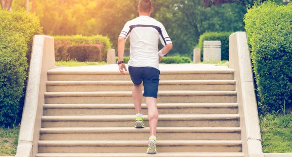 Έρευνα: Το κατέβασμα της σκάλας μπορεί να βελτιώσει αρκετές παραμέτρους που σχετίζονται με την υγεία