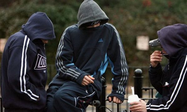 Καμίνια: Μαθητές τράπερς επιτέθηκαν σε ανήλικο – Του έσπασαν τα δόντια με λοστό