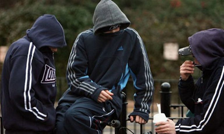 Καμίνια: Μαθητές τράπερς επιτέθηκαν σε ανήλικο – Του έσπασαν τα δόντια με λοστό