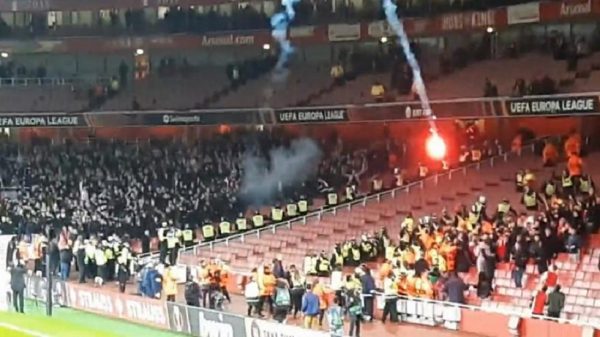 Ένταση στις κερκίδες μετά το Άρσεναλ-Αϊντχόφεν