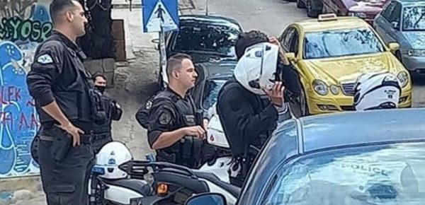 Καταγγελία: Έστειλαν αστυνομικούς έξω από δημοτικό σχολείο μετά τον ξυλοδαρμό γονέα στου Στρέφη