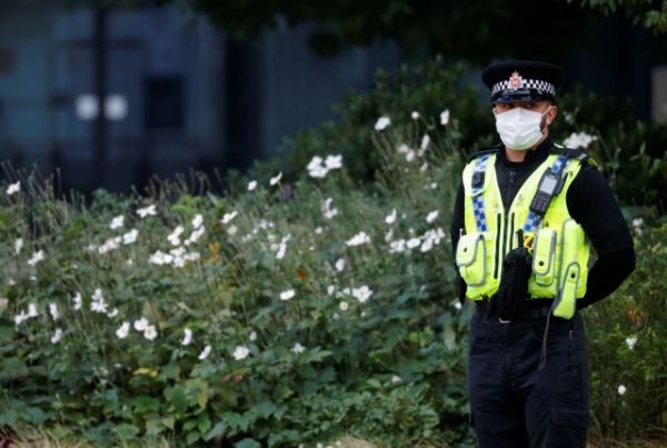 Βρετανία: Έριξε τρεις μολότοφ σε κέντρο μετανάστευσης και αυτοκτόνησε
