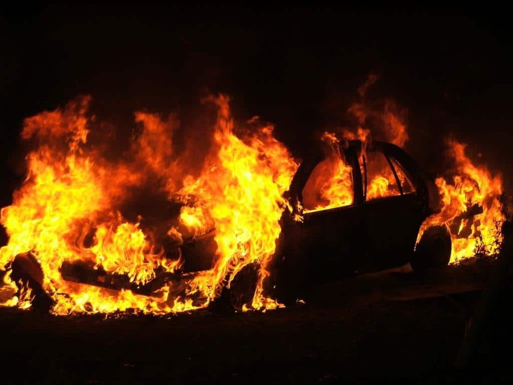 Αιτωλοακαρνανία: Τραγωδία στην άσφαλτο - Όχημα πήρε φωτιά και απανθρακώθηκε ο οδηγός