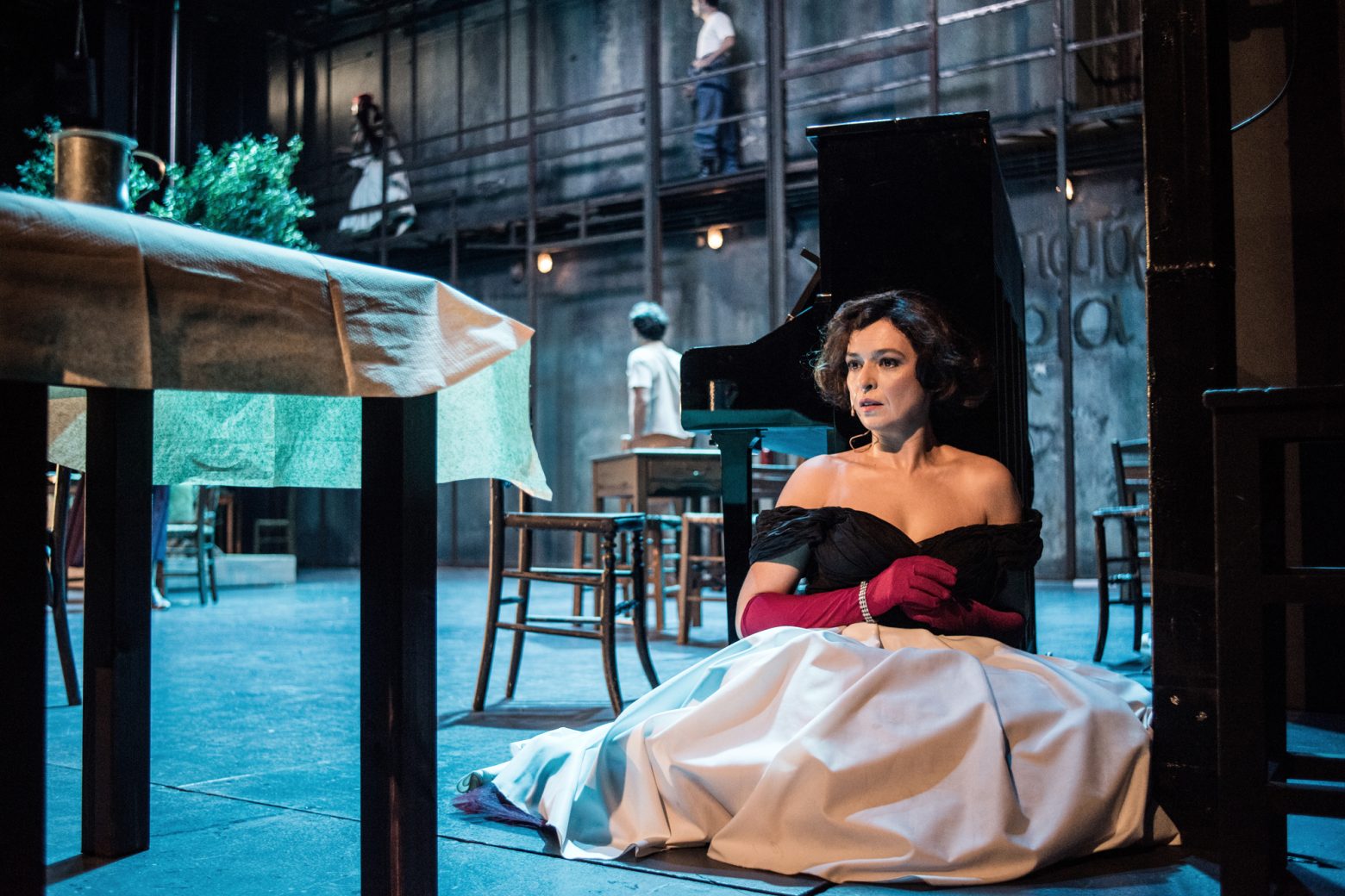 Η «Στέλλα με τα κόκκινα γάντια», του Ιάκωβου Καμπανέλλη στο Θέατρο Τέχνης