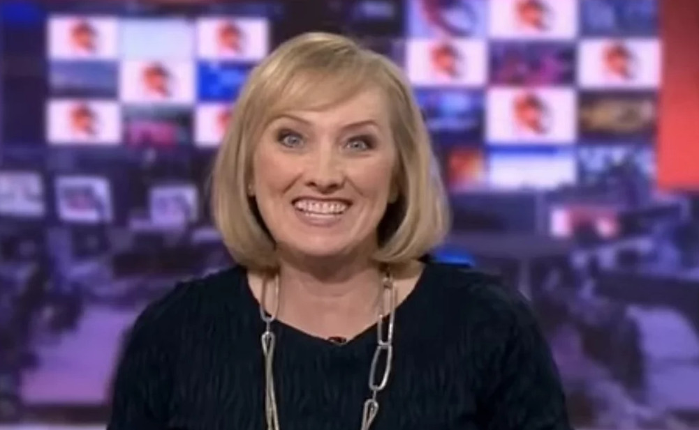Αντιδράσεις για παρουσιάστρια του BBC- Ανακοίνωσε όλο χαρά την απόσυρση του Μπόρις Τζόνσον