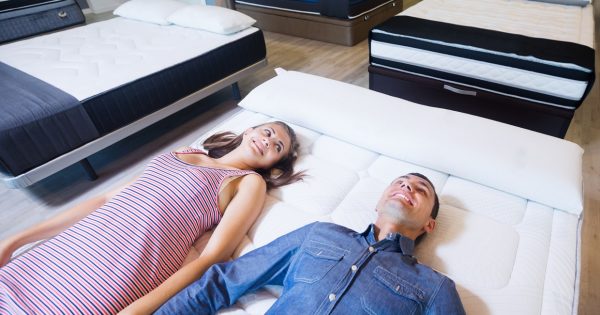 Πότε είναι η καλύτερη στιγμή για να αγοράσετε ένα στρώμα;