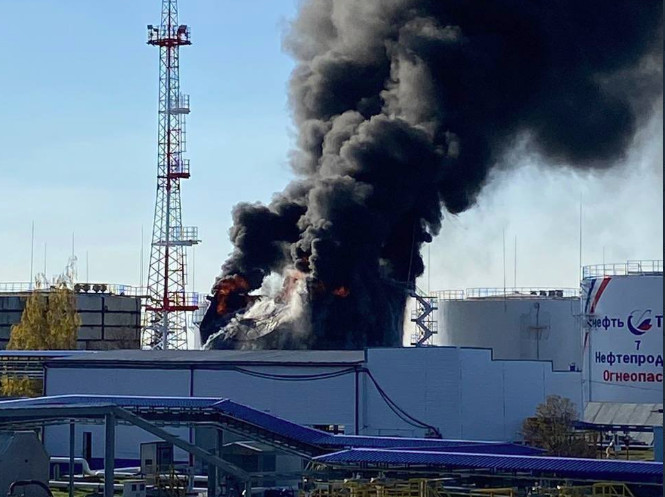 Ρωσία: Φωτιά σε αποθήκη καυσίμων - Οι ρωσικές αρχές κατηγορούν την Ουκρανία για το βομβαρδισμό