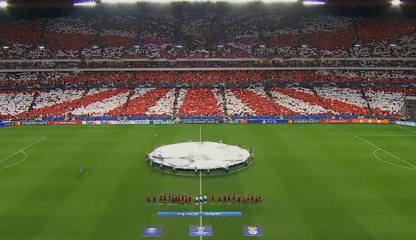 Εντυπωσιακή ατμόσφαιρα από τους οπαδούς της Μπενφίκα