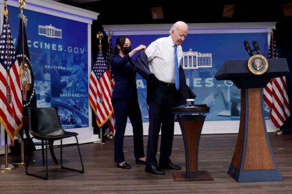 Μπάιντεν: Υποχώρησε και άλλο η δημοτικότητά του – Σημάδι ήττας στις ενδιάμεσες εκλογές