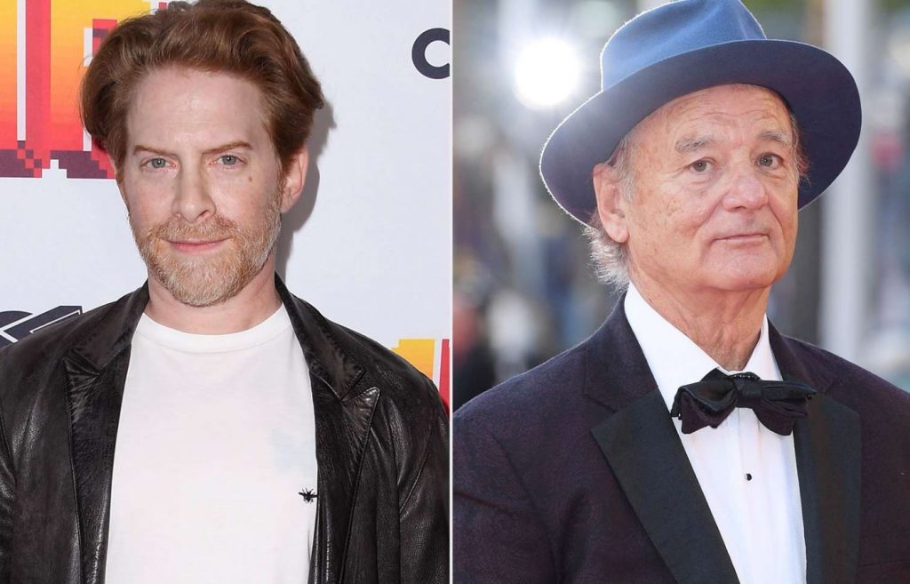 Σεθ Γκριν για Μπιλ Μάρεϊ: «Με κρέμασε πάνω από έναν κάδο σκουπιδιών όταν ήμουν 9 ετών»