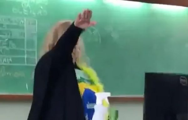 Βραζιλία: Nαζιστικός χαιρετισμός καθηγήτριας μέσα σε σχολείο