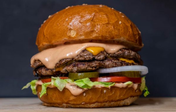 Έρευνα: «Τρώτε δύο μπιφτέκια την εβδομάδα για να σώσετε τον πλανήτη»