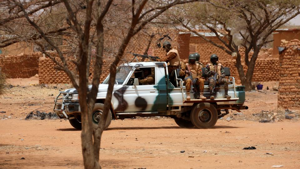 Μπουρκίνα Φάσο: Ο στρατός ανέτρεψε τον επικεφαλής της χούντας – Απέτυχε να αντιμετωπίσει τους τζιχαντιστές