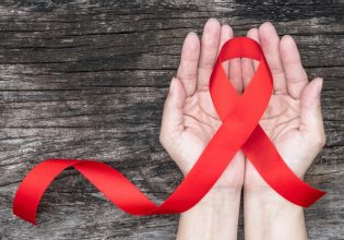 Υπουργείο Εργασίας: Προωθείται η απαγόρευση των διακρίσεων εις βάρος ατόμων που ζουν με τον ΗIV