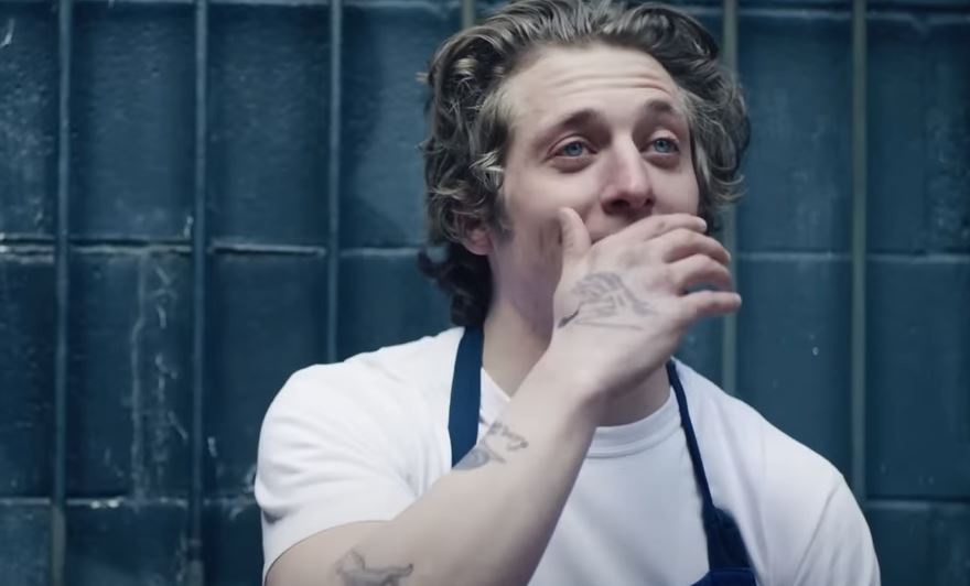 Το πραγματικό αστέρι της σειράς The Bear είναι το τέλειο, λευκό μακό του Carmy