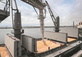 Ουκρανικά σιτηρά: «Ουρά» 120 πλοίων στη Θάλασσα του Μαρμαρά