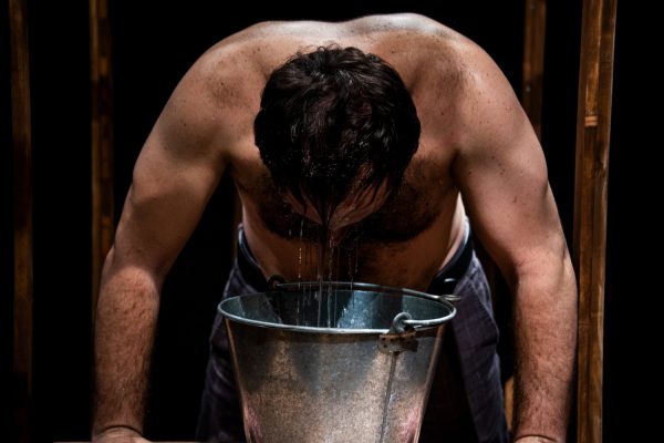 Ο Ιωσήφ Ιωσηφίδης αναμετράται με το «Ημερολόγιο ενός τρελού» του Γκόγκολ στο Θέατρο Επί Κολωνώ