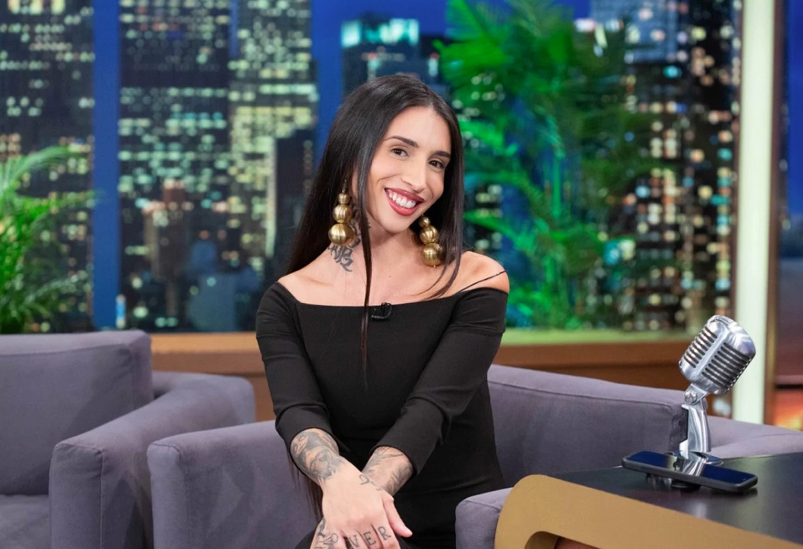 Dat Lilly: Η μεγάλη αλλαγή στην εμφάνισή της πριν εμφανιστεί στον Αρναούτογλου