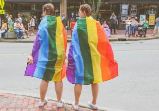Η Ρωσία απαγορεύει τη ΛΟΑΤΚΙ+ «προπαγάνδα» για όλους τους ενήλικες