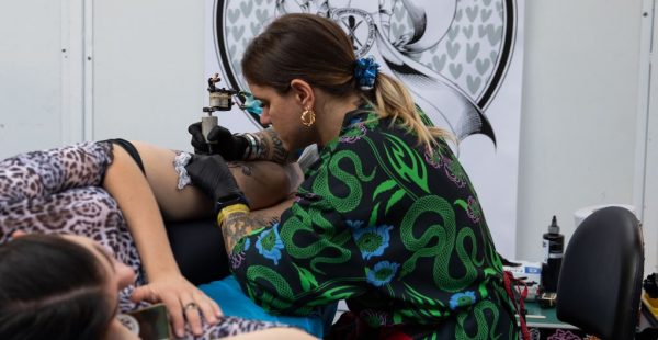 Τι θα έλεγε ένας tattoo artist σε κάποιον που δεν έχει ίχνος τατουάζ πάνω του;