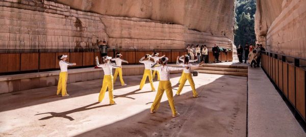 Ένα συγκλονιστικό θέατρο μέσα σε ένα λατομείο στην Κίνα