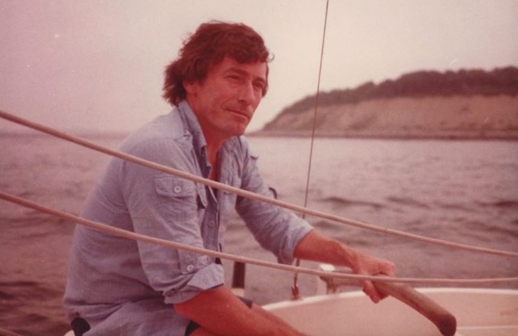 O θρυλικός δημοσιογράφος που έγραψε για τη διάγνωση του θανάτου του, πεθαίνει σε ηλικία 83 ετών